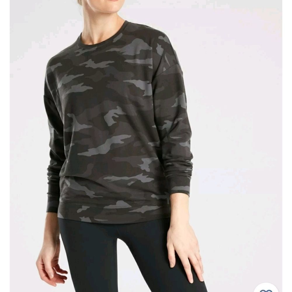 Athleta Studio To Street Camo Sweatshirt Size Medium‎